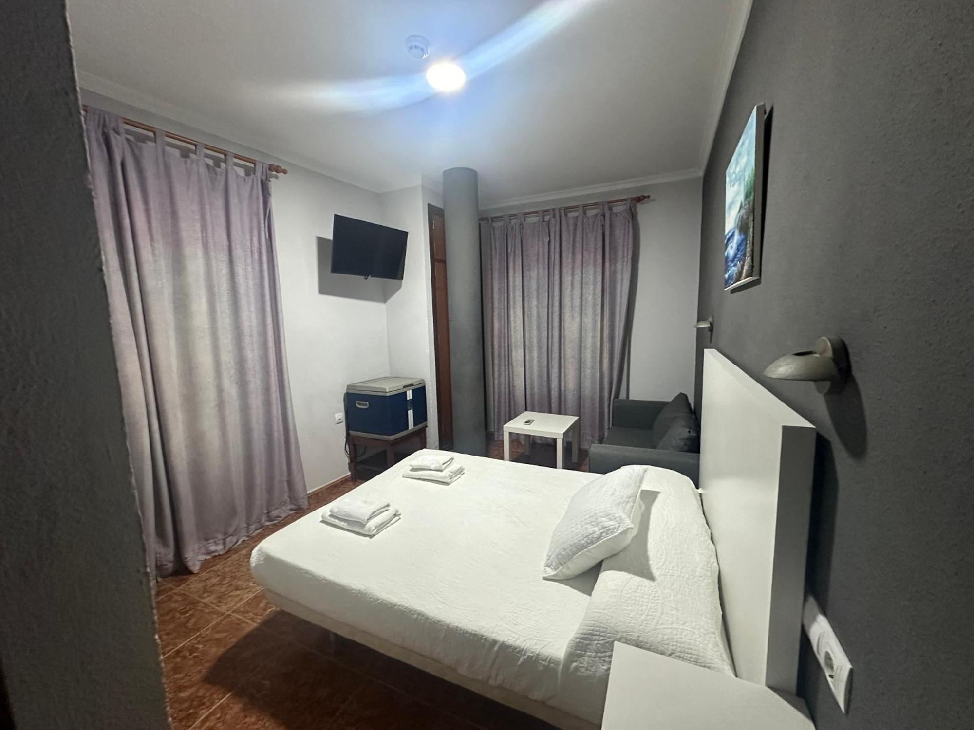 Hostal Tarik Hotell Tarifa Exteriör bild